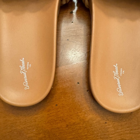 Universal Thread Sandals Size 9 - Picture 6 of 6